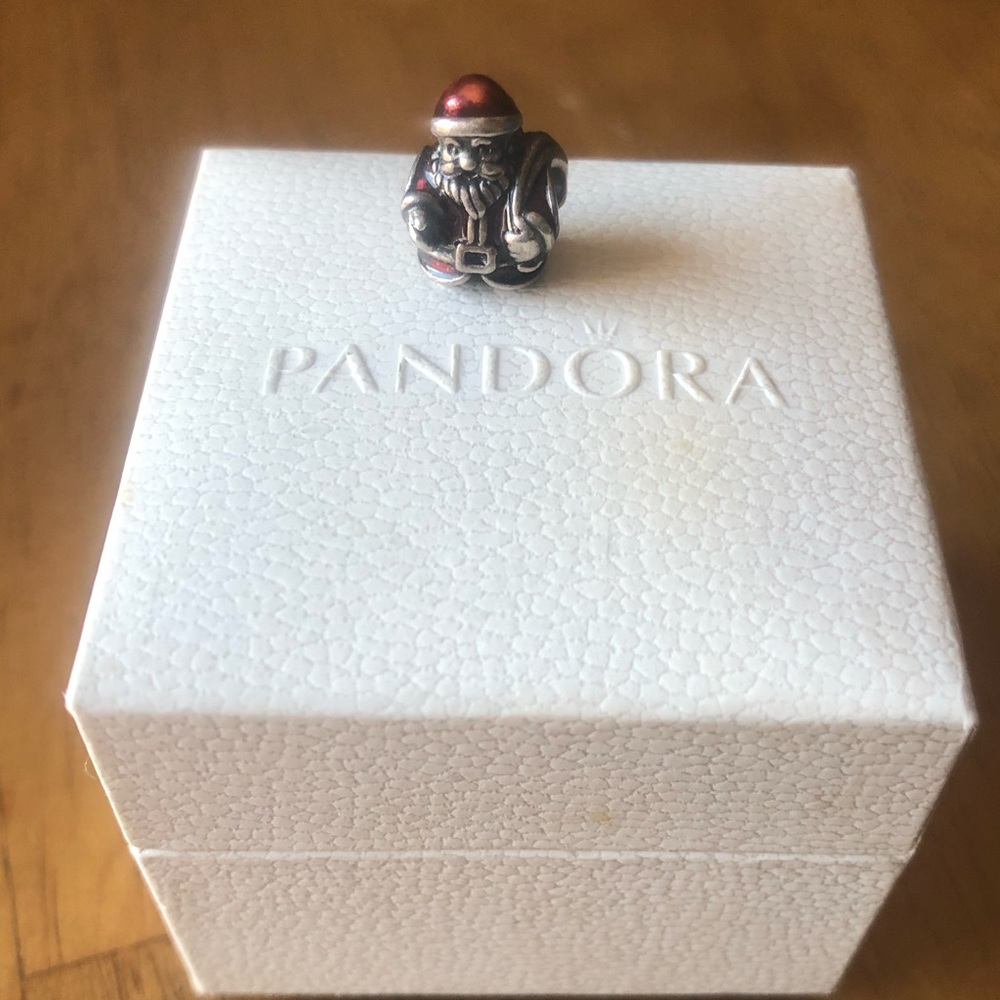 Pandora Santa Charm